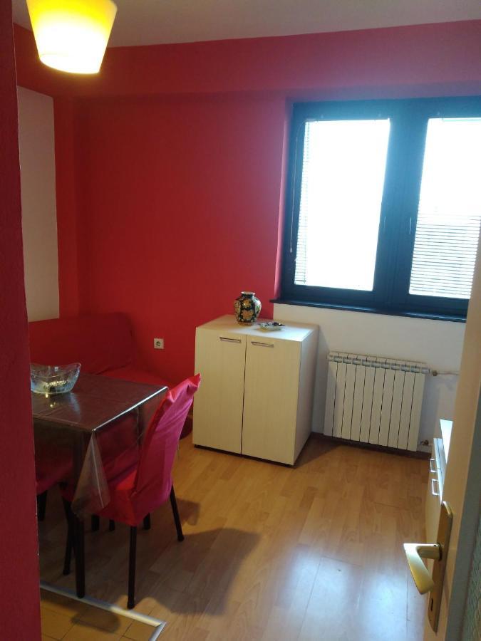 Skopje City Center Red Apartment Экстерьер фото